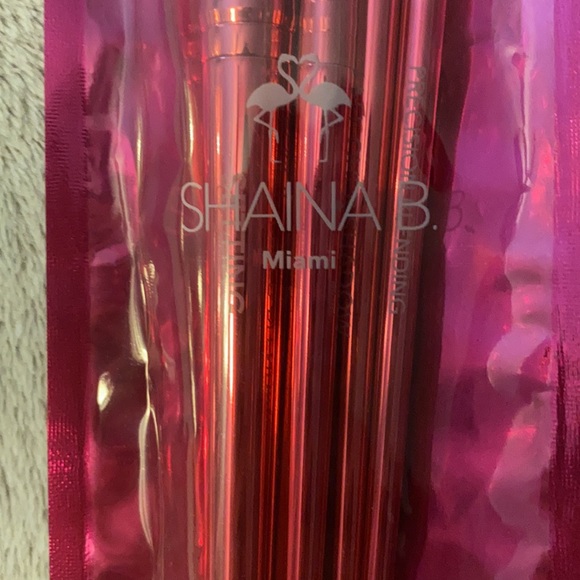 Various Makeup Brushes - Picture 2 of 7